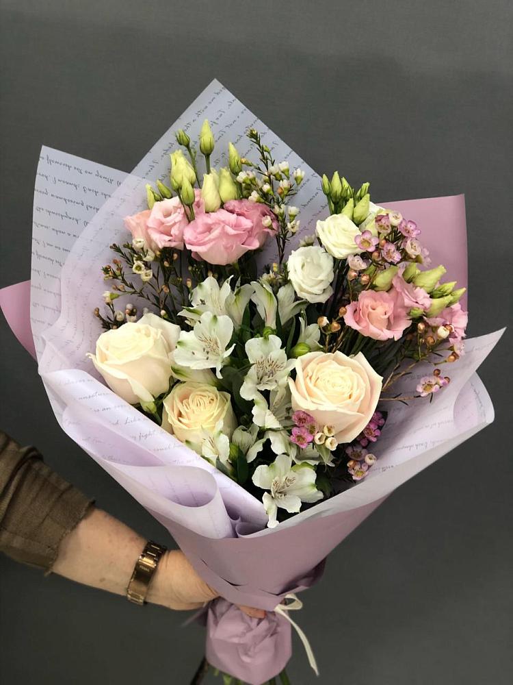 Букет цветов из: Альстромерии, Розы и Лизиантусы в Нефтекамске