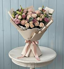 Букет цветов из:  Розы и Лизиантусы в Нефтекамске