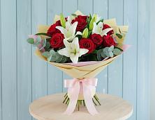 Букет цветов из:  Лилии и Розы в Нефтекамске