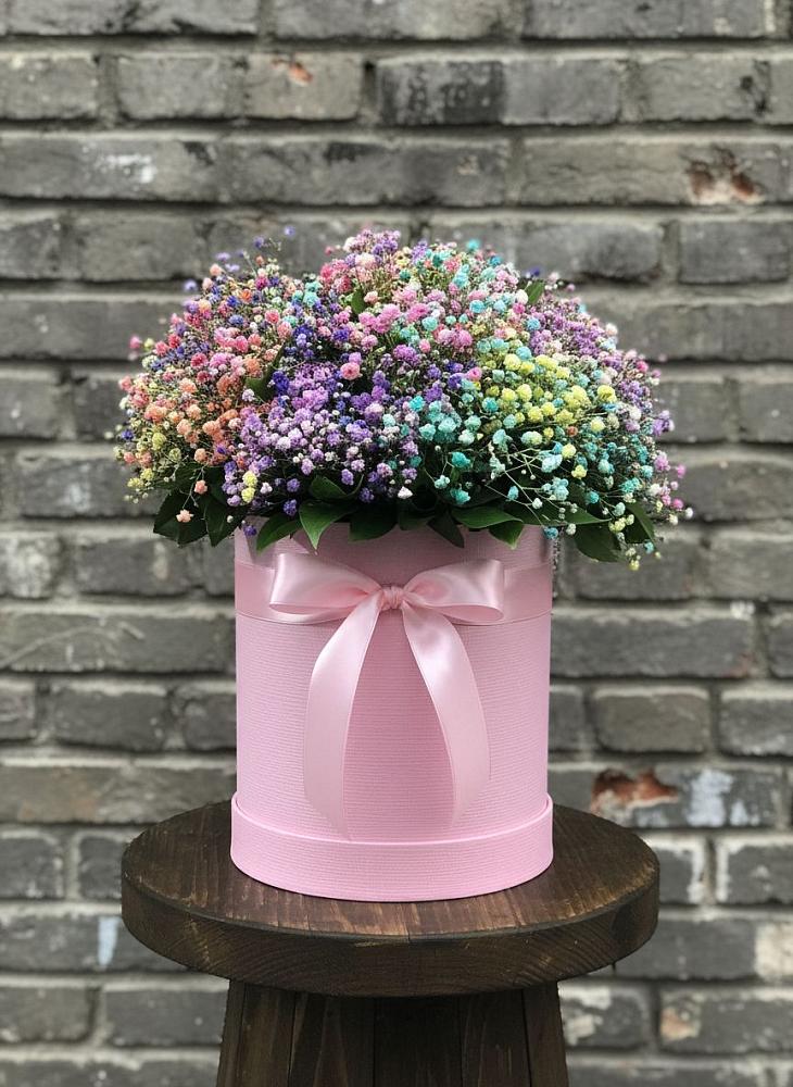 Цветочная композиция из Гипсофила и Розы в шляпной коробке в Нефтекамске