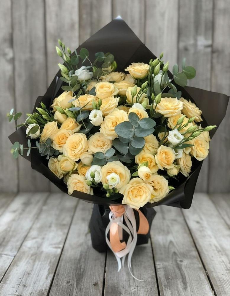 Букет цветов из: Розы и Лизиантусы в Нефтекамске