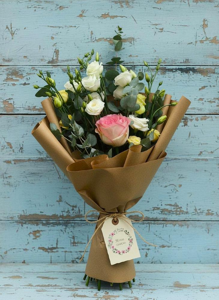 Букет цветов из: Розы и Лизиантусы в Нефтекамске