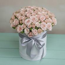 Цветочная композиция из Розы в шляпной коробке в Нефтекамске