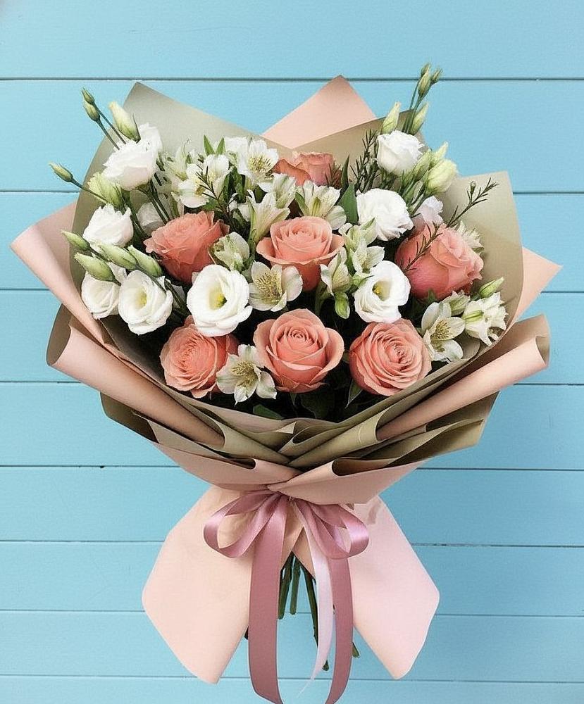 Букет цветов из: Розы, Альстромерии и Лизиантусы в Нефтекамске