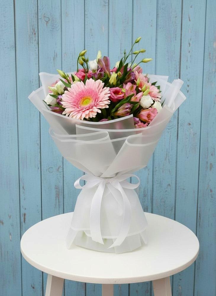 Букет цветов из: Герберы, Альстромерии и Лизиантусы в Нефтекамске