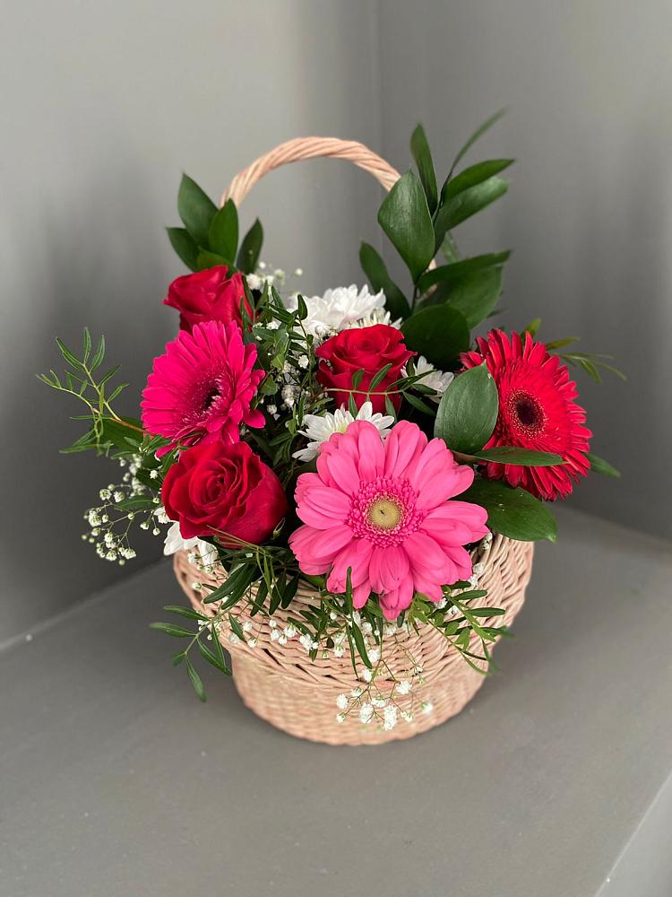 Цветочная композиция из Розы, Хризантемы и Герберы в корзине в Нефтекамске