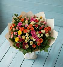 Букет Микс из разноцветных кустовых роз в Нефтекамске