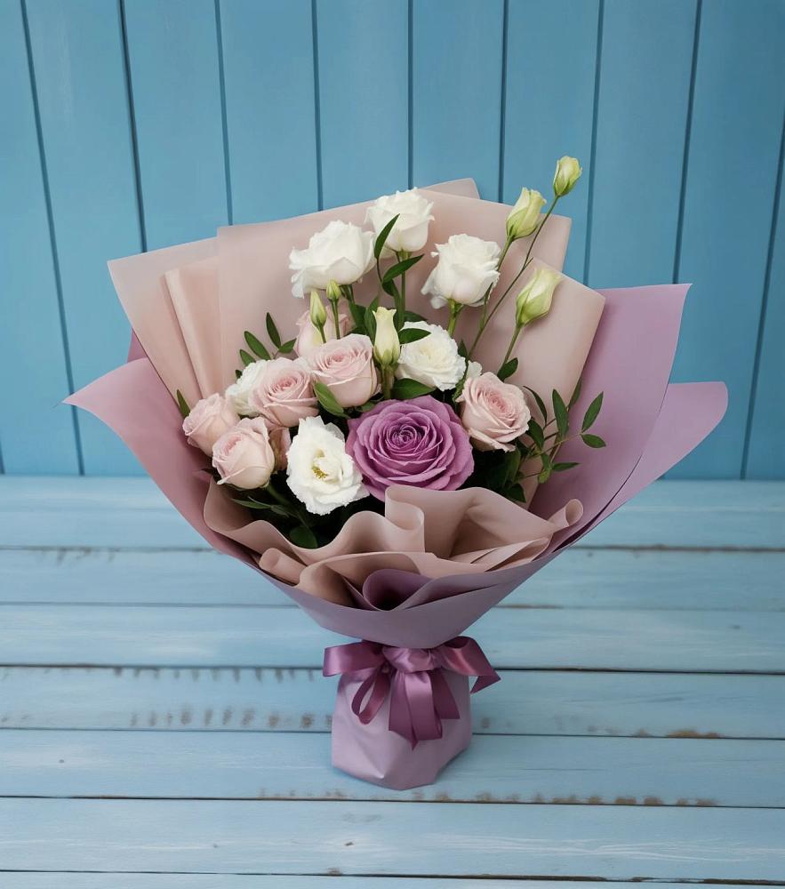 Букет цветов из: Розы и Лизиантусы в Нефтекамске